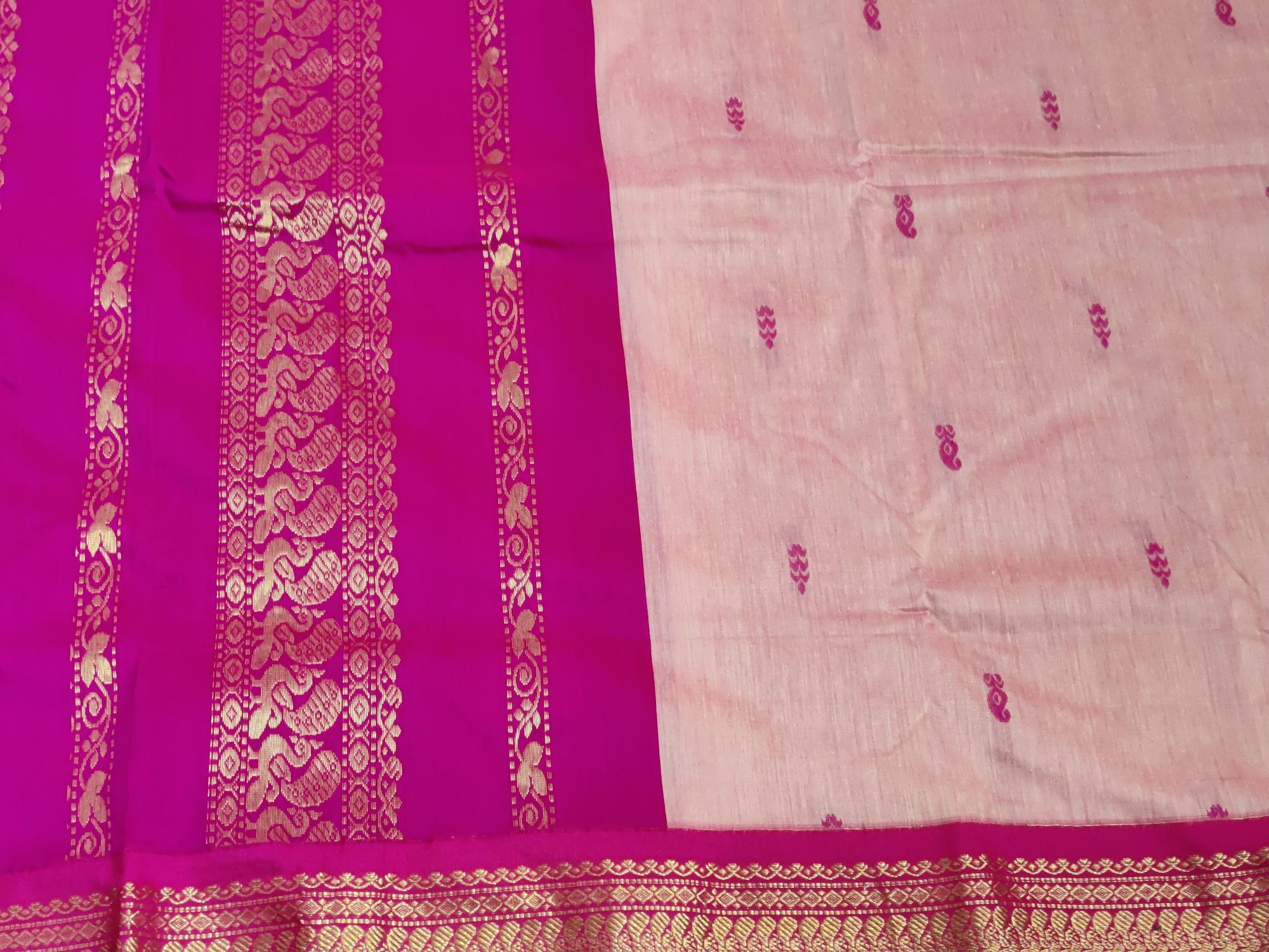 HerClozet Soft silk Gadwal boota Zari Weaving Saree-(Powder Peach;Pink)