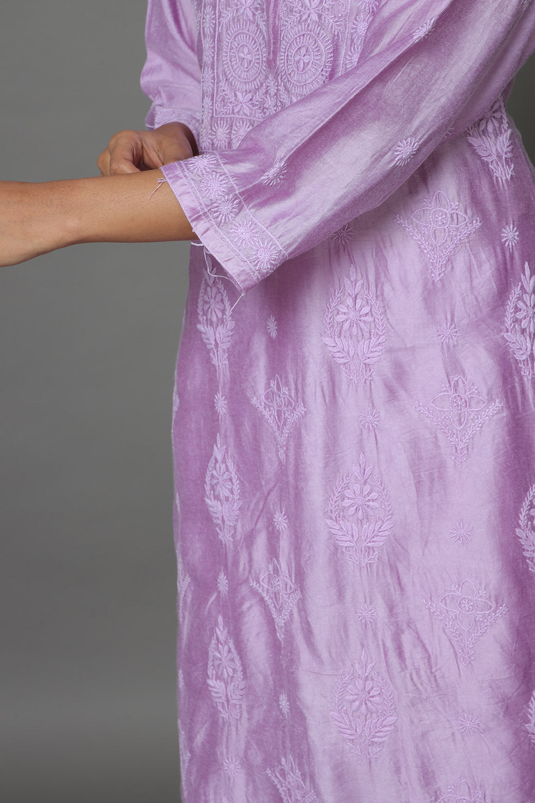 HerClozet Hand Embroidered Lucknowi Chikankari Pure Chanderi Kurta(Purple)