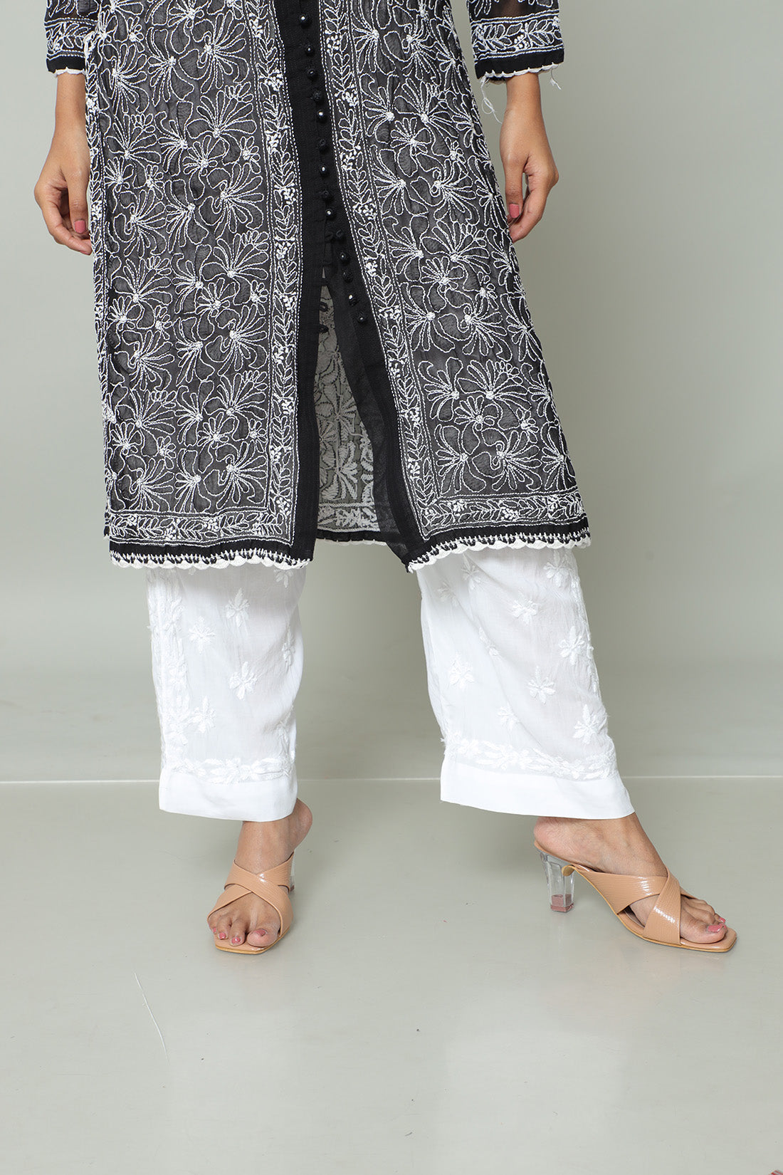 HerClozet Hand Embroidered Lucknowi Chikankari Viscose Kurta Pant Set(Black ;White)