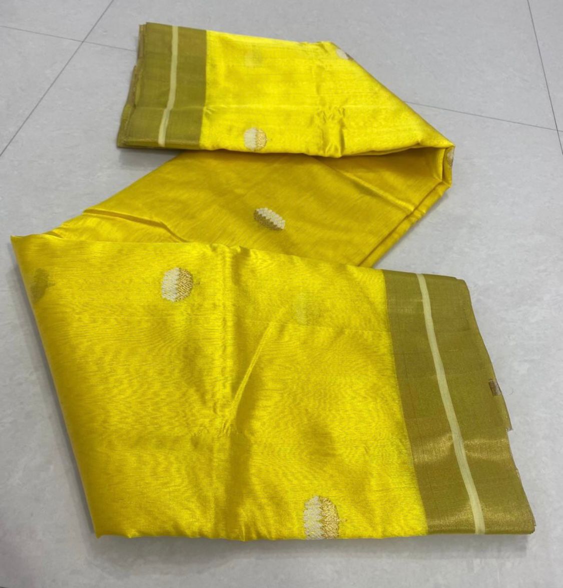 HerClozet Pure Chanderi Pattu Silk Saree-Yellow